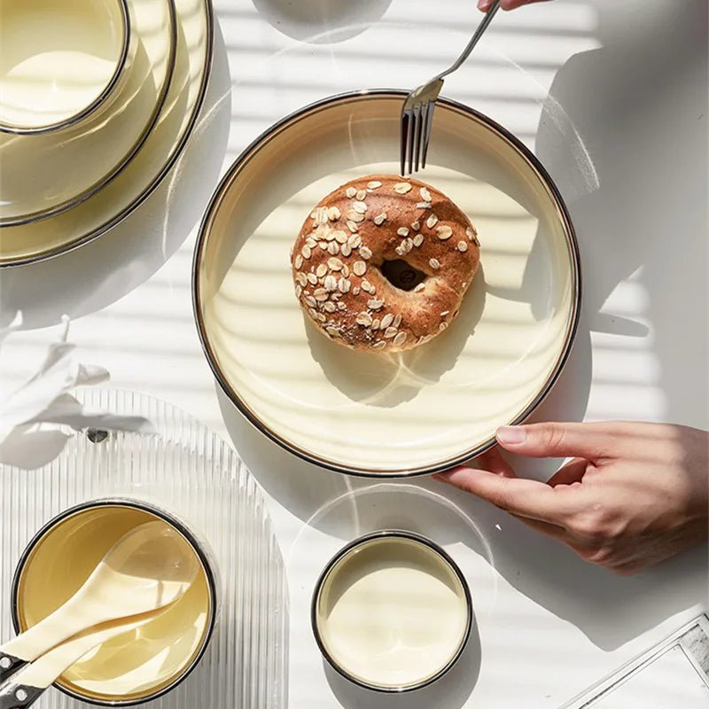 Keramikteller mit Silberrand: Stilvolles Geschirr - Set für Steak & Co. - ApolettaApoletta