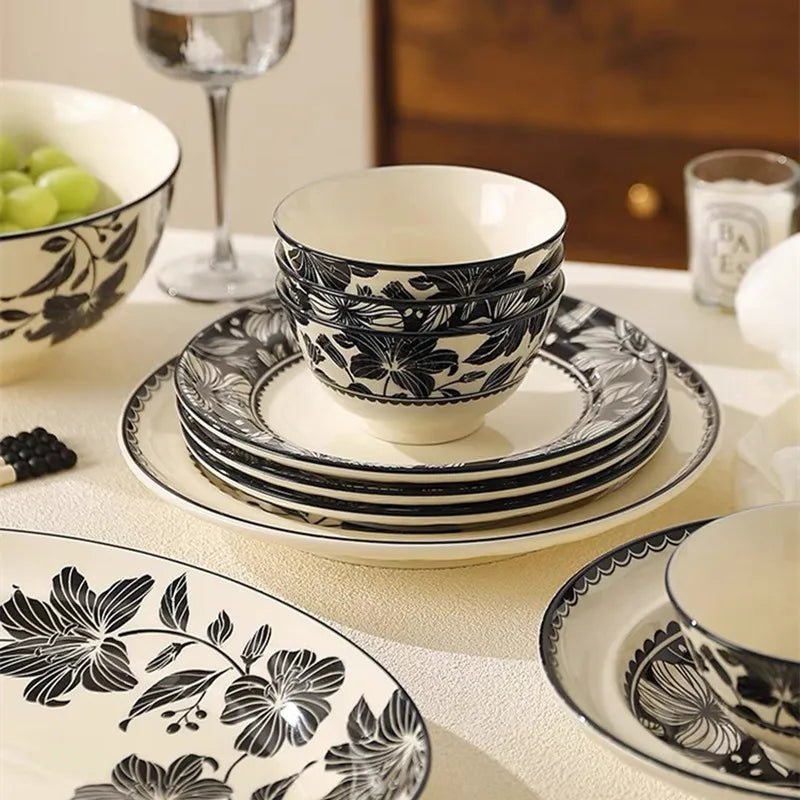 Vintage - Keramik - Geschirr - Set: Schalen, Teller & Besteck mit schwarzem Lilienmuster - ApolettaApoletta