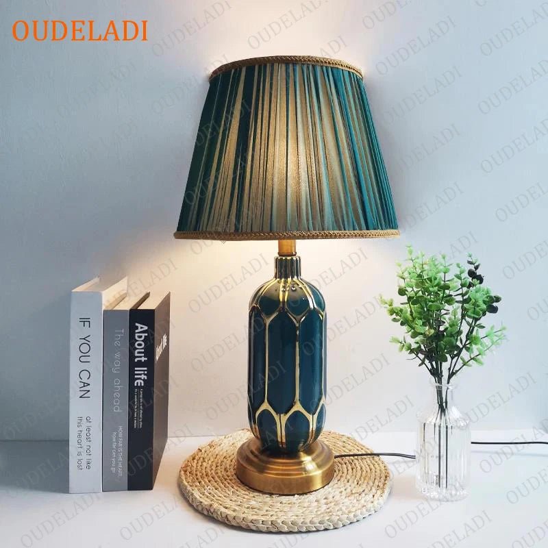 Postmoderne Tischlampe: Blaue Keramik - Lampe im amerikanischen Stil für Schlafzimmer & Wohnzimmer - ApolettaApoletta
