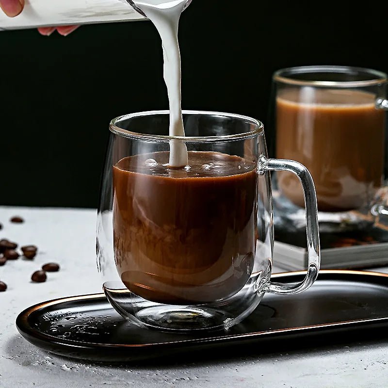Doppelwandiger Borosilikat - Glasbecher: Hitzebeständig mit Griff für Kaffee & Saft - ApolettaApoletta