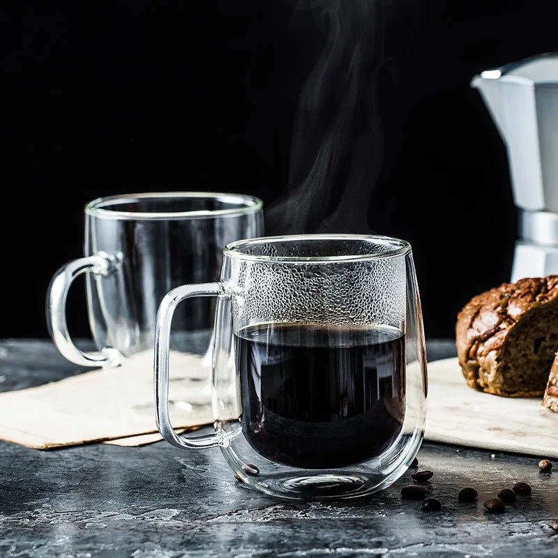 Doppelwandiger Borosilikat - Glasbecher: Hitzebeständig mit Griff für Kaffee & Saft - ApolettaApoletta