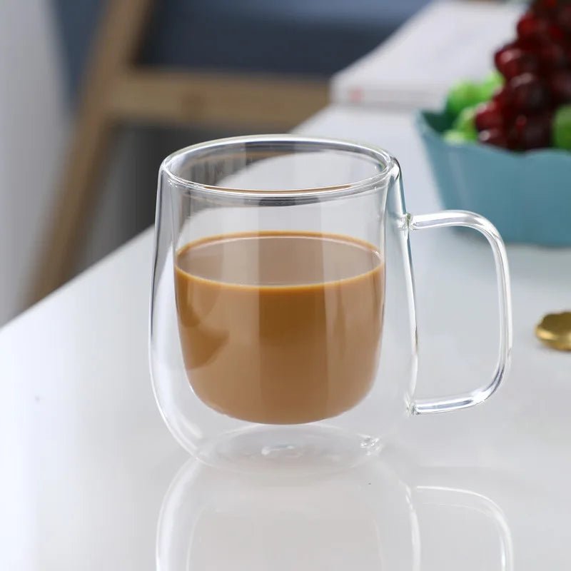Doppelwandiger Borosilikat - Glasbecher: Hitzebeständig mit Griff für Kaffee & Saft - ApolettaApoletta
