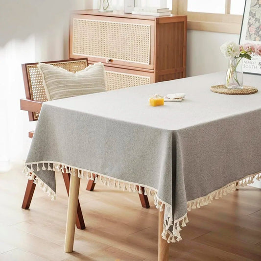 Tischdecke im Bauernhausstil: Graue Baumwoll - Tischdecke mit Quasten für Esszimmer & Küche - ApolettaApoletta