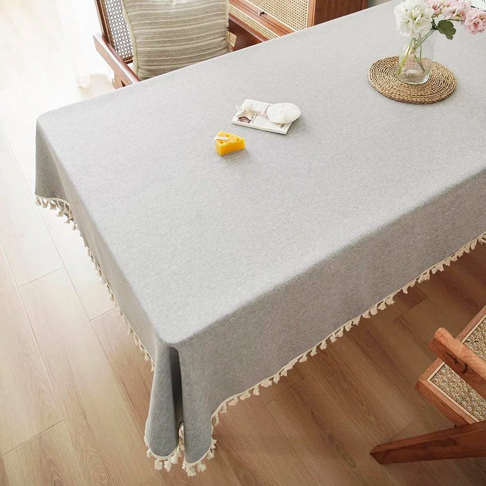 Tischdecke im Bauernhausstil: Graue Baumwoll - Tischdecke mit Quasten für Esszimmer & Küche - ApolettaApoletta
