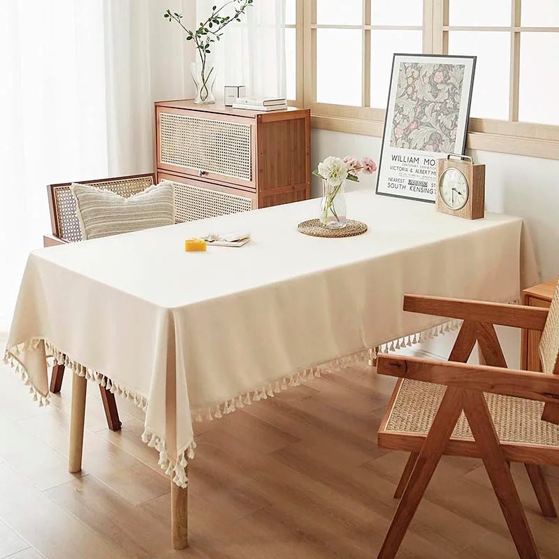 Tischdecke im Bauernhausstil: Graue Baumwoll - Tischdecke mit Quasten für Esszimmer & Küche - ApolettaApoletta