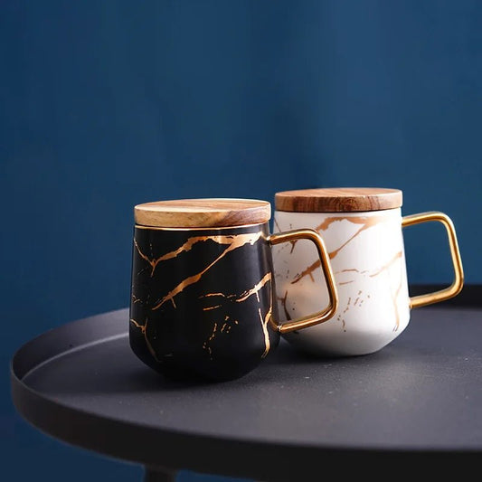 Kreativer Keramikbecher mit Goldgriff & Holzuntertasse - ApolettaApoletta