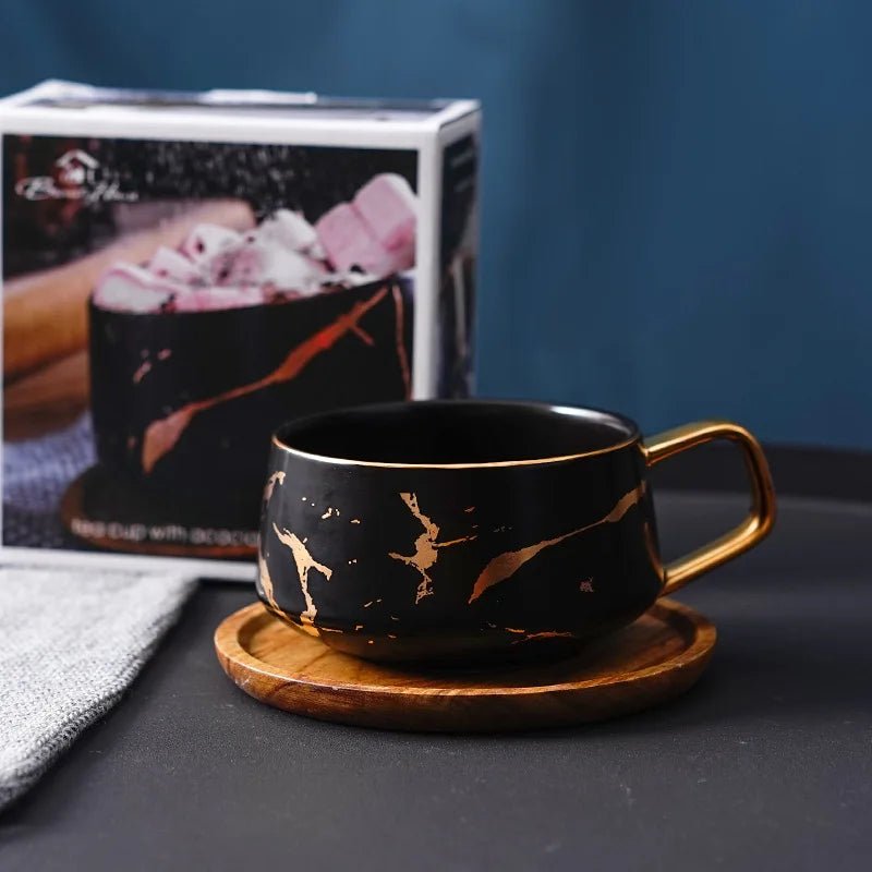 Kreativer Keramikbecher mit Goldgriff & Holzuntertasse - ApolettaApoletta
