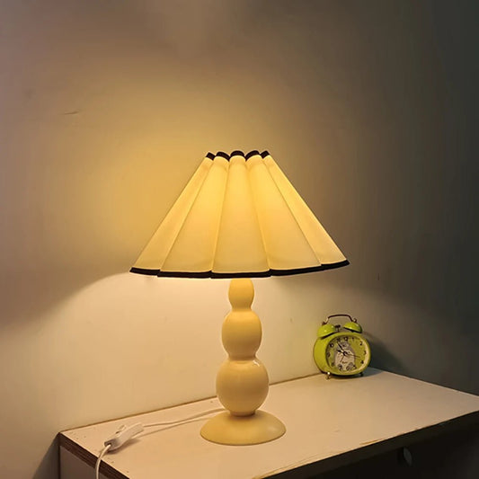 Tischlampe: Einzigartiges Design mit Blütenblatt - Schirm für Schlafzimmer und Kantine - ApolettaApoletta