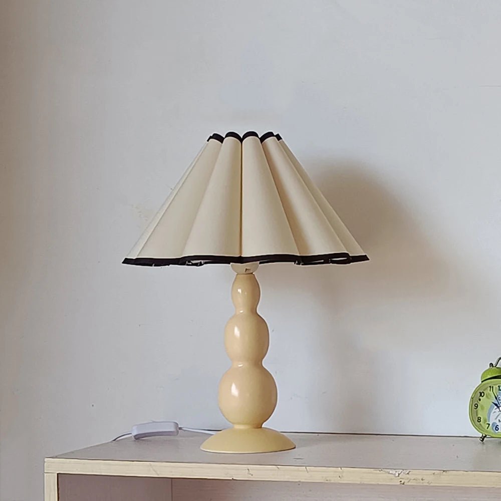 Tischlampe: Einzigartiges Design mit Blütenblatt - Schirm für Schlafzimmer und Kantine - ApolettaApoletta