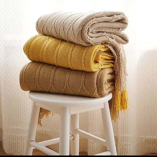Gestrickte Überwurfdecke: Weich & Atmungsaktiv mit Quasten für Couch & Bett - ApolettaApoletta