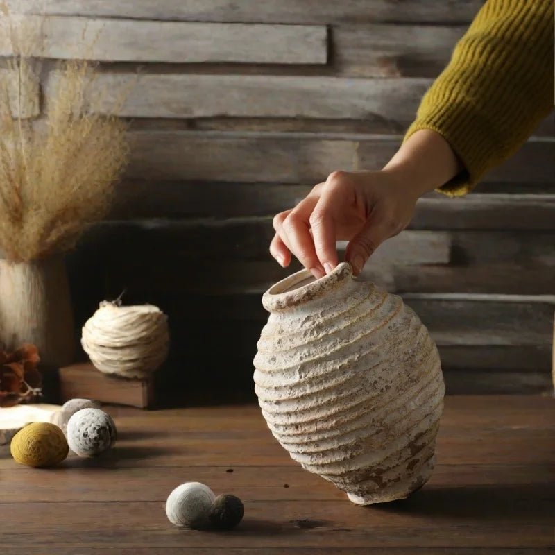 Rustikale Keramikvase im Vintage - Stil - ApolettaApoletta