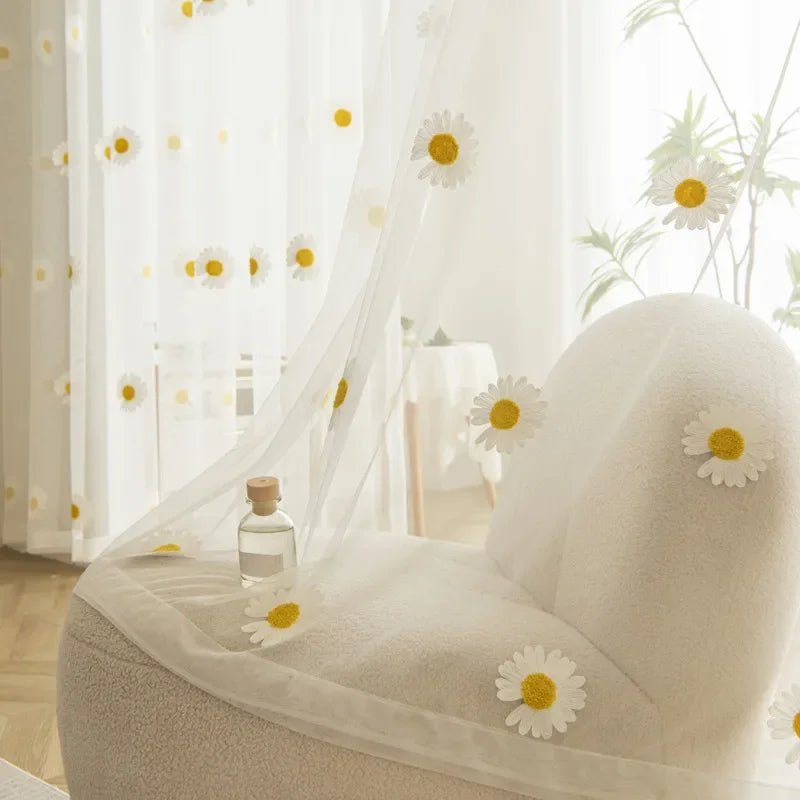 Gelber Gänseblümchen - Tüllvorhang: Bestickte Voile - Gardine für Wohnzimmer & Kinderzimmer - ApolettaApoletta