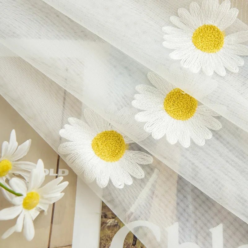 Gelber Gänseblümchen - Tüllvorhang: Bestickte Voile - Gardine für Wohnzimmer & Kinderzimmer - ApolettaApoletta