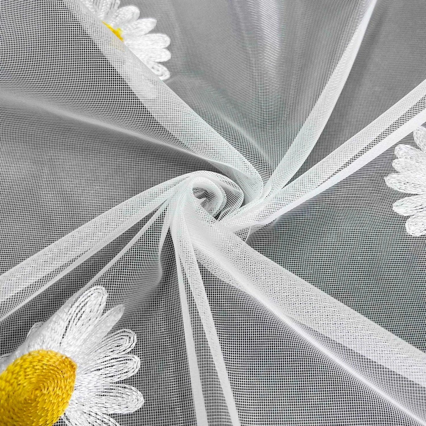 Gelber Gänseblümchen - Tüllvorhang: Bestickte Voile - Gardine für Wohnzimmer & Kinderzimmer - ApolettaApoletta
