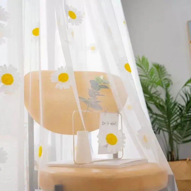 Gelber Gänseblümchen - Tüllvorhang: Bestickte Voile - Gardine für Wohnzimmer & Kinderzimmer - ApolettaApoletta
