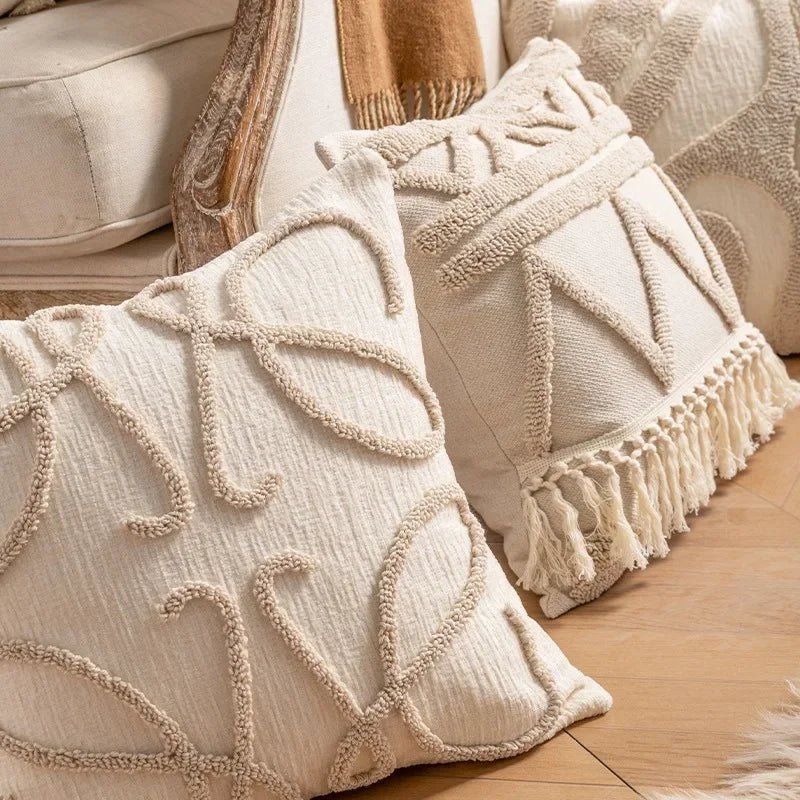 Boho Kissenbezüge mit Fransen: Trendige Strickbezüge für ein gemütliches Wohnzimmer - ApolettaApoletta