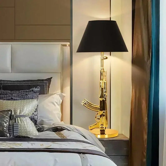 Postmoderne AK47 - Stehlampe: Kreative Designer - Eckleuchte in Gold - ApolettaApoletta