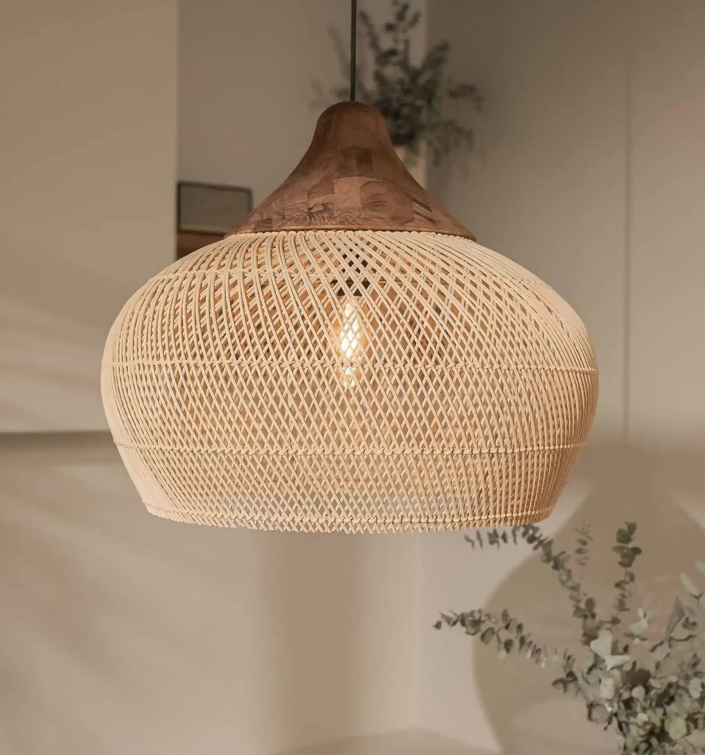 Beige Rattan - Pendelleuchte: Wabi - Sabi - Kronleuchter für Esszimmer & Wohnzimmer - ApolettaApoletta