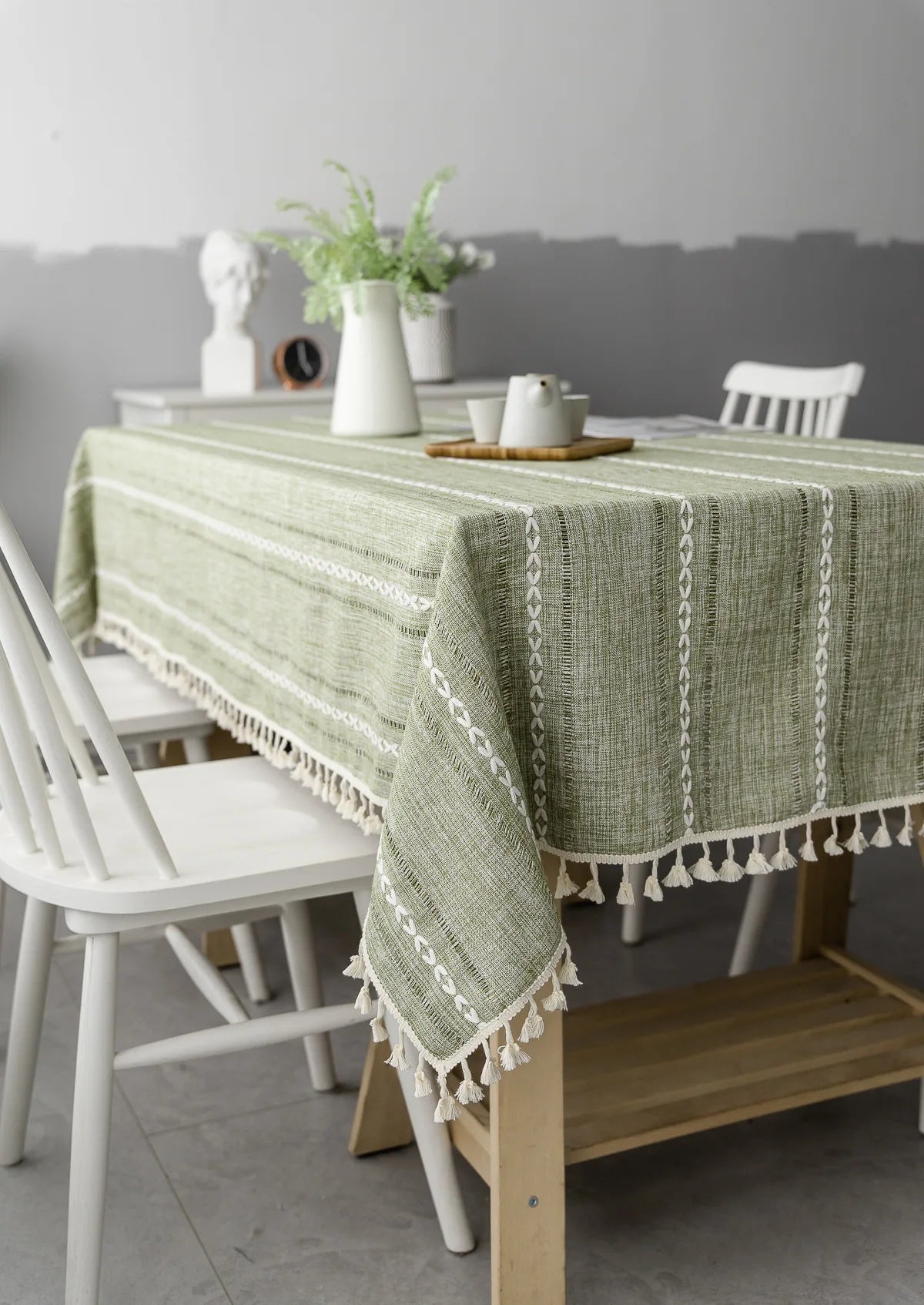 Leinen - Tischdecke mit Quasten: Schmutzabweisend und stilvoll für Küche und Esszimmer - ApolettaApoletta