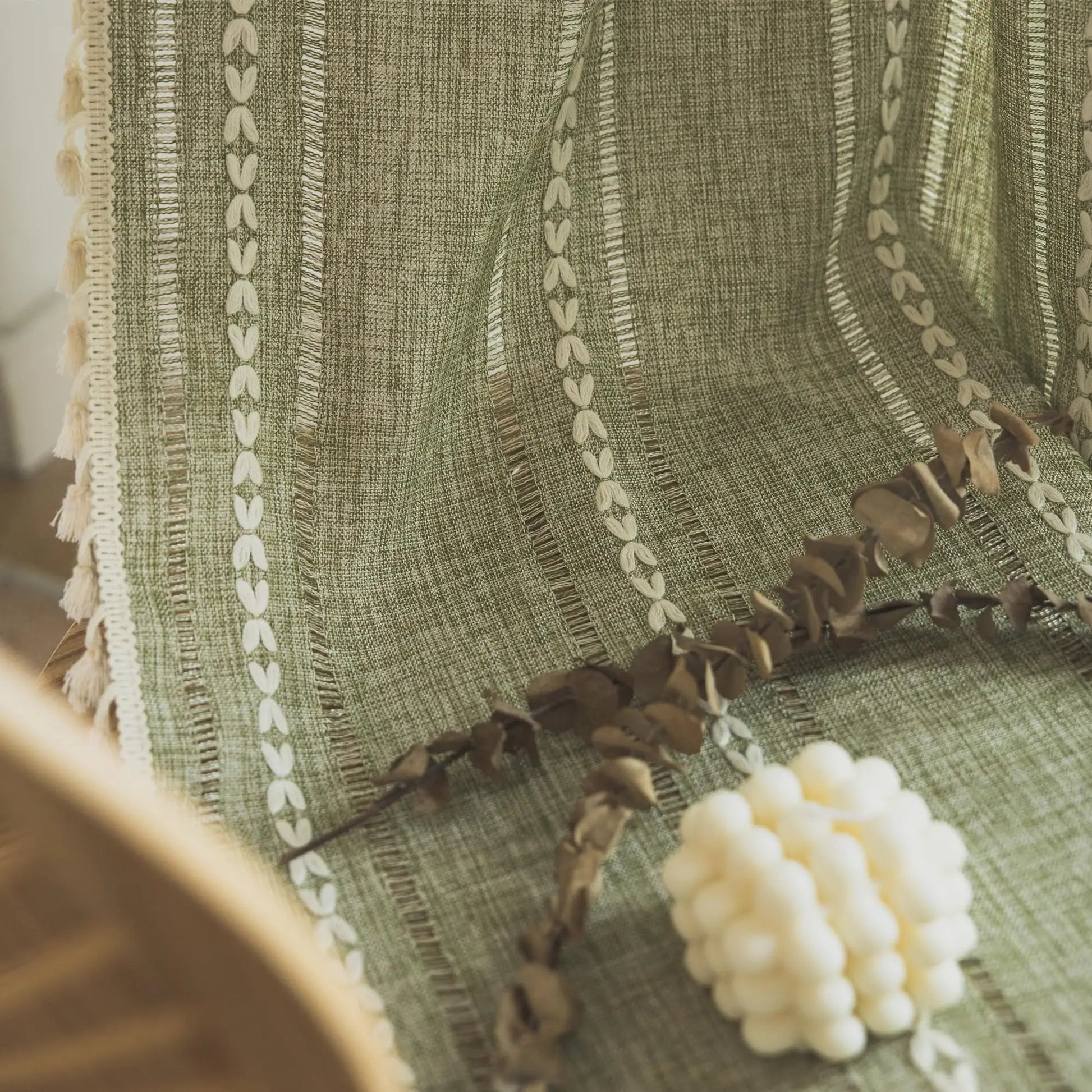Boho - Vorhang mit Quasten: Stickerei & Vintage - Design für Schlafzimmer, Esszimmer & Küche - ApolettaApoletta
