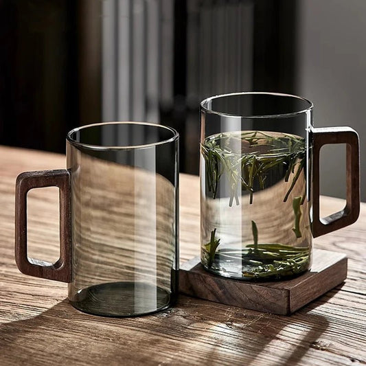 Glas - Tassen mit Walnuss - Griff: 2er - /4er - /6er - Set hitzebeständige Becher für Kaffee & Tee (300 ml) - ApolettaApoletta