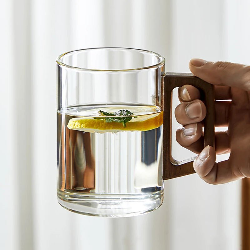 Glas - Tassen mit Walnuss - Griff: 2er - /4er - /6er - Set hitzebeständige Becher für Kaffee & Tee (300 ml) - ApolettaApoletta