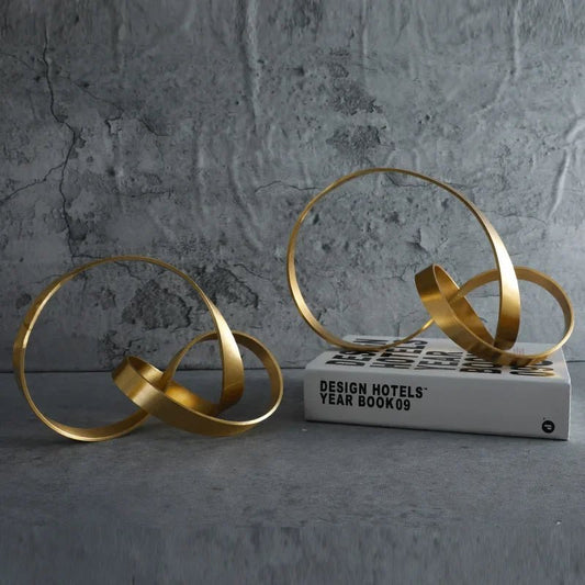 Kreatives Gold - Handwerk: Abstrakte Knoten - Figur aus Metall mit Gold - Finish - ApolettaApoletta