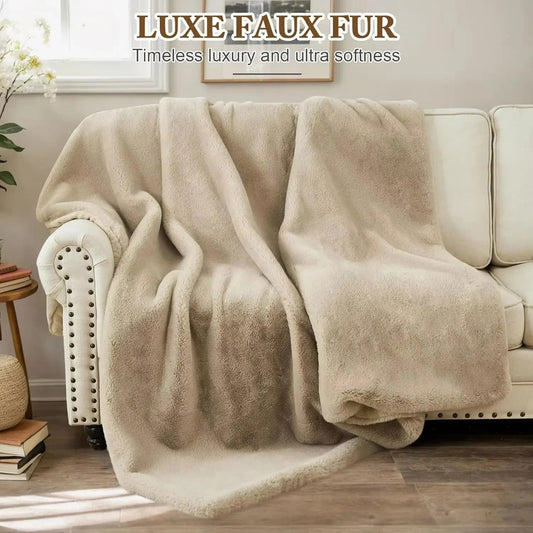 Luxuriöse Tagesdecke aus doppellagigem Kunstnerzfell: Weich & warm für Couch und Bett - ApolettaApoletta