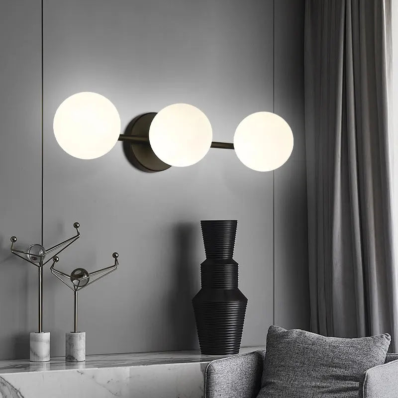 Nordische LED - Wandleuchte: Milchglas - Kugel mit G9 - Fassung für Schlaf - und Wohnzimmer - ApolettaApoletta